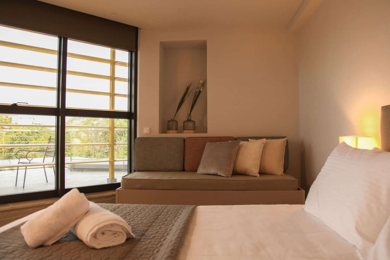 Lamda Suites #2 | Διπλό Κρεβάτι - Καναπές Κρεβάτι - Πετσέτες | Διαμονή Θεσσαλονίκη